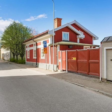 Gardshuset Mitt I Centrala Gaevle Bagian luar foto