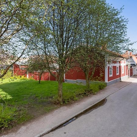 Gardshuset Mitt I Centrala Gaevle Bagian luar foto
