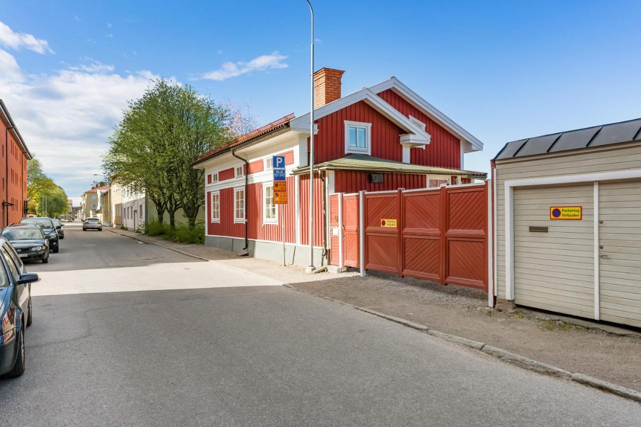 Gardshuset Mitt I Centrala Gaevle Bagian luar foto
